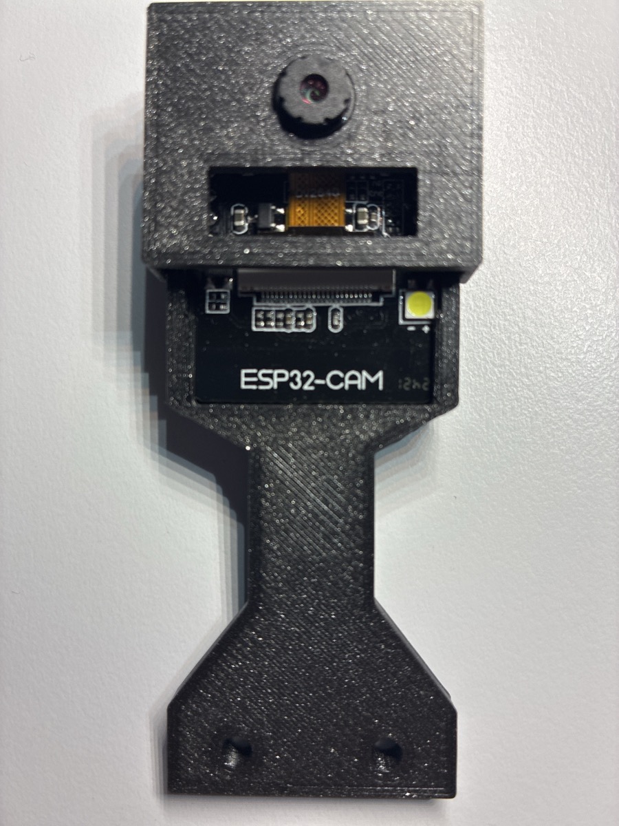 ESP32-CAM im Adapter V3 mit aufgeschobener Frontblende V3 von vorn